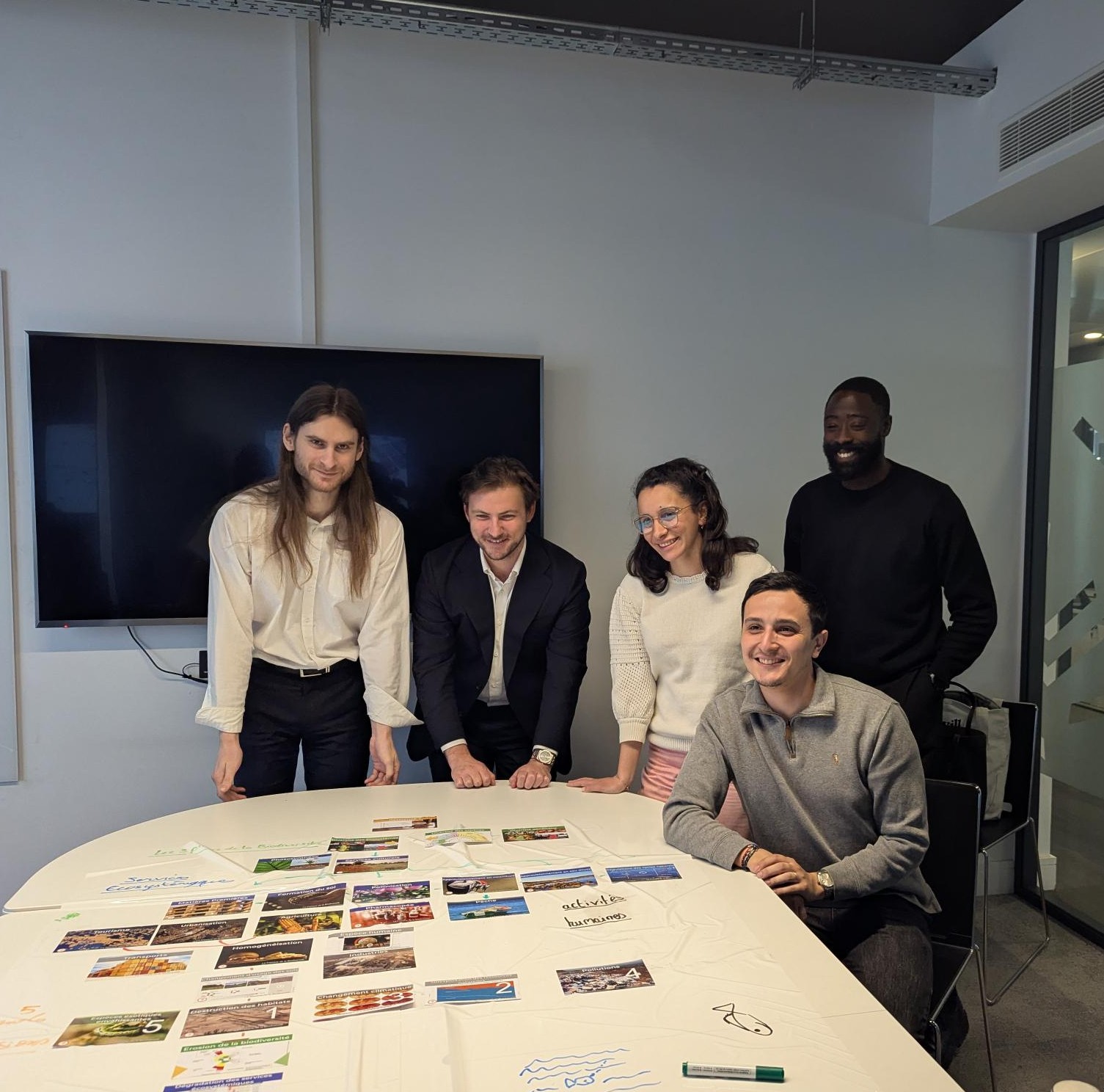 L 'équipe des peers en formation sur la fresque de la biodiversité le 22 avril 2026 chez PeersGroup